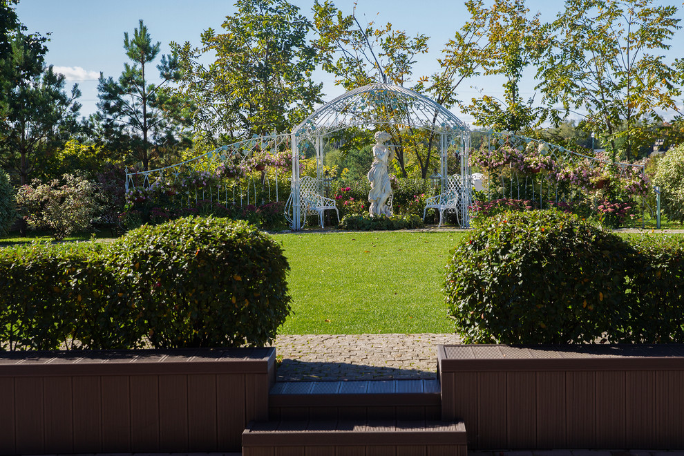 Сад на Пятницком шоссе.  Дизайнер Лариса Юрова