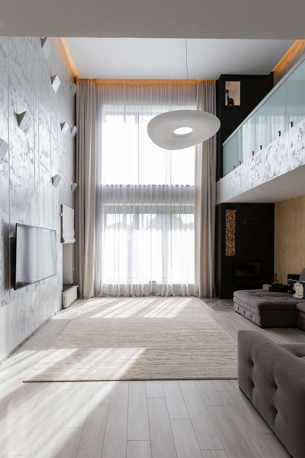 Дом с серебристыми стенами / House with silver walls