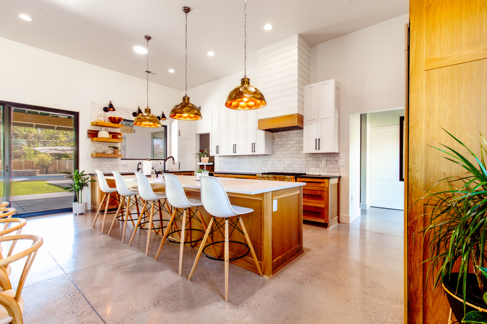 Transitional kitchen photo in Albuquerque