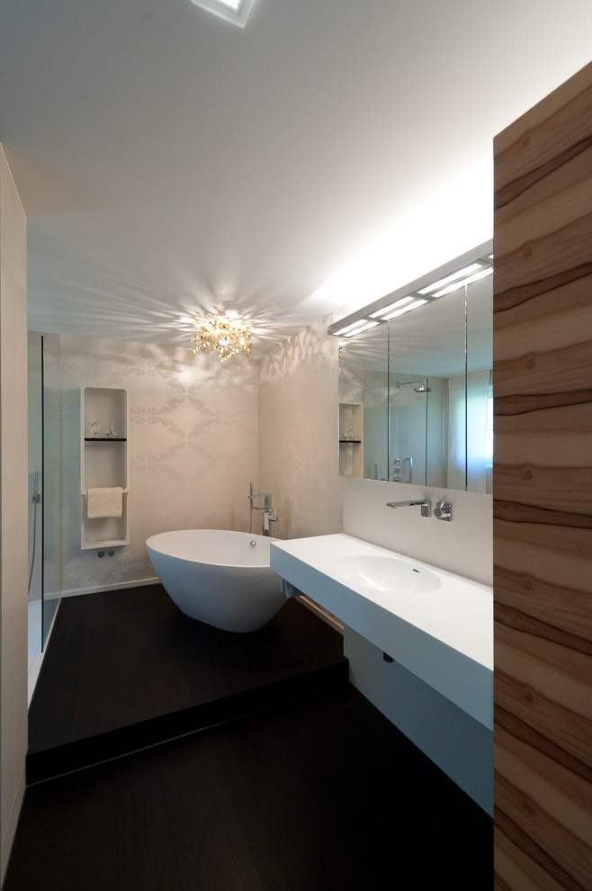 Inspiration for a modern bathroom in Stuttgart.