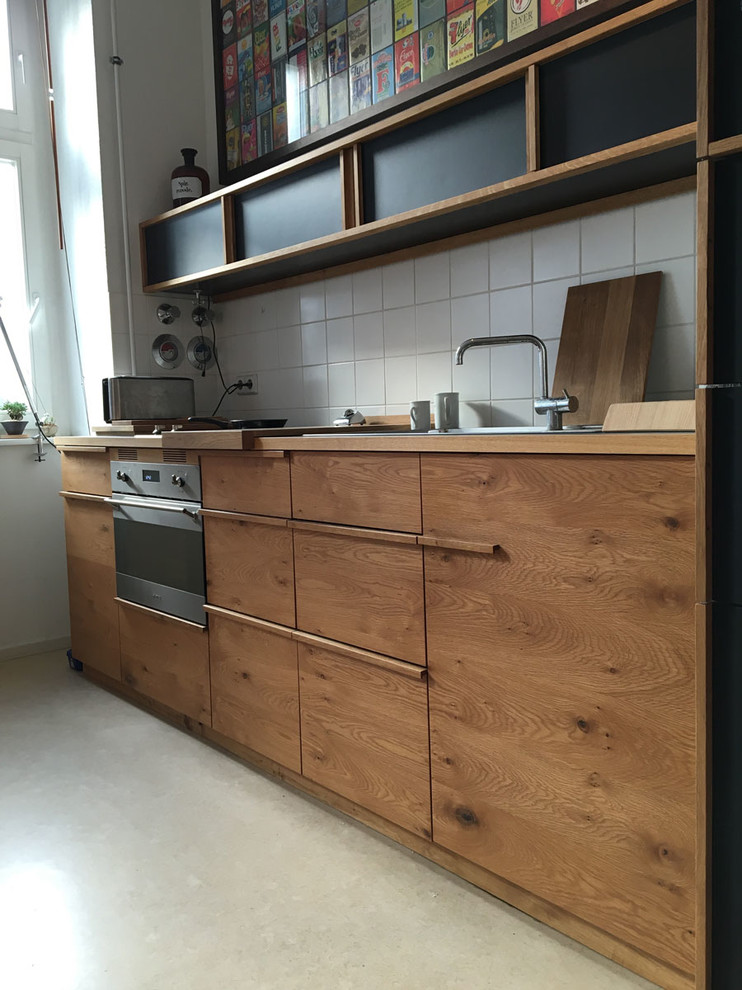 Trendy kitchen photo in Berlin
