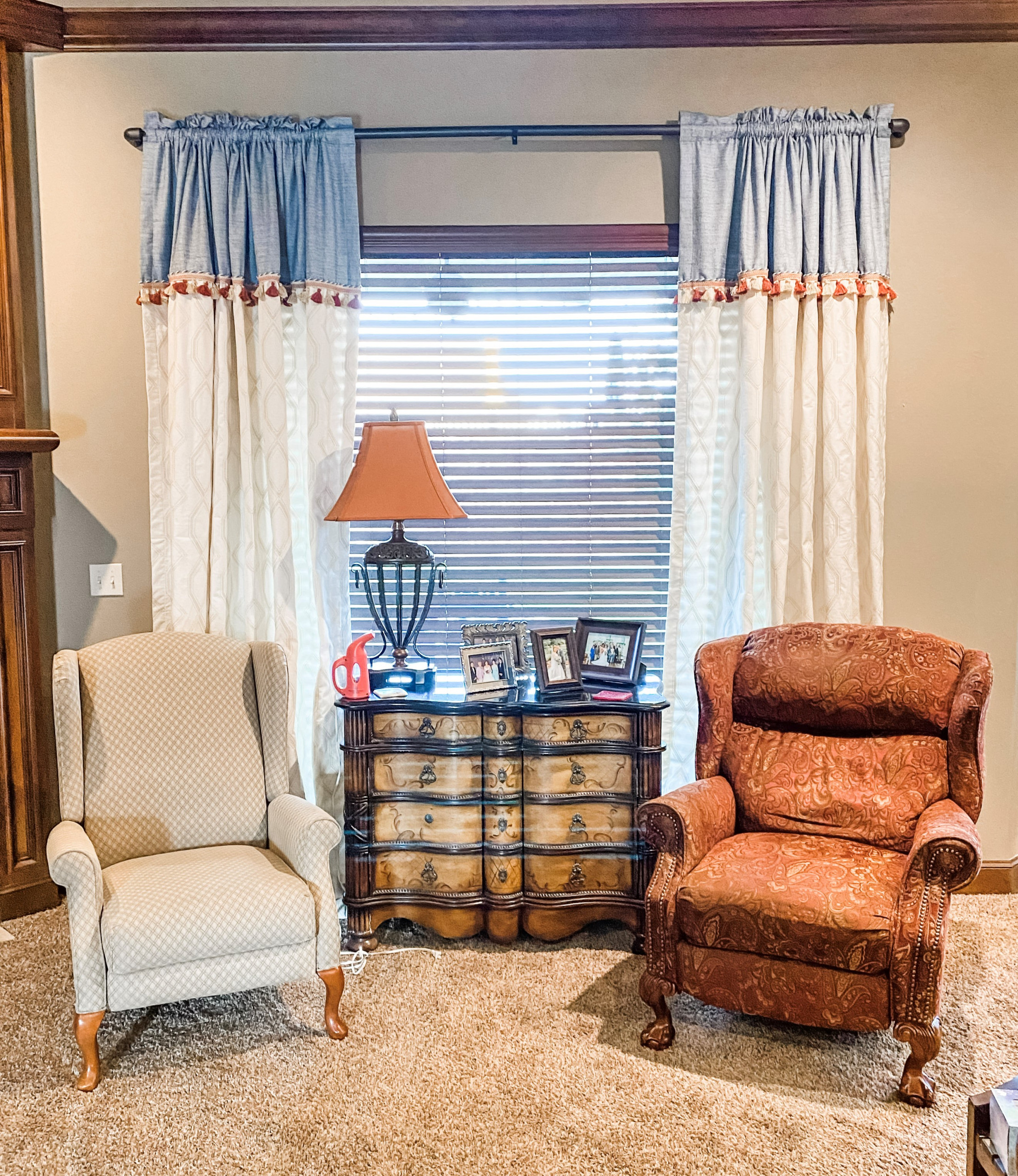 Traditional Living Room Drapery Design