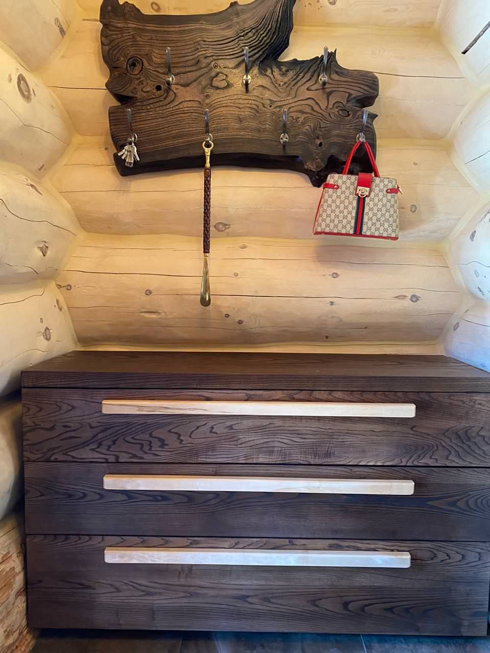 Комод из массива