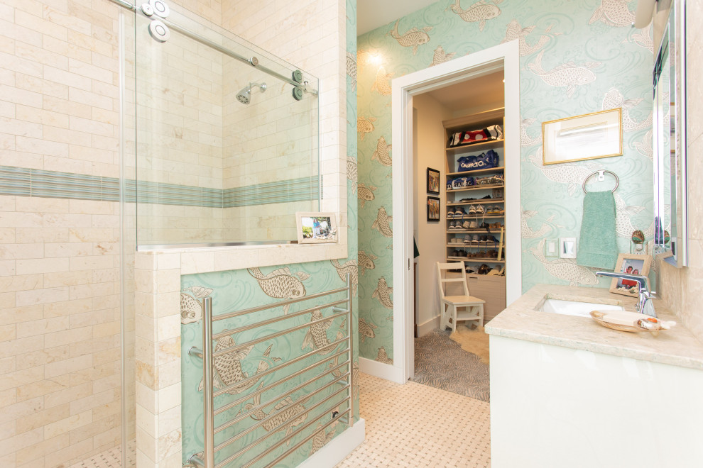 Idéer för att renovera ett litet eklektiskt blå blått badrum med dusch, med möbel-liknande, blå skåp, ett undermonterad handfat och granitbänkskiva