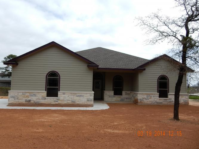 Example of a transitional home design design in Austin