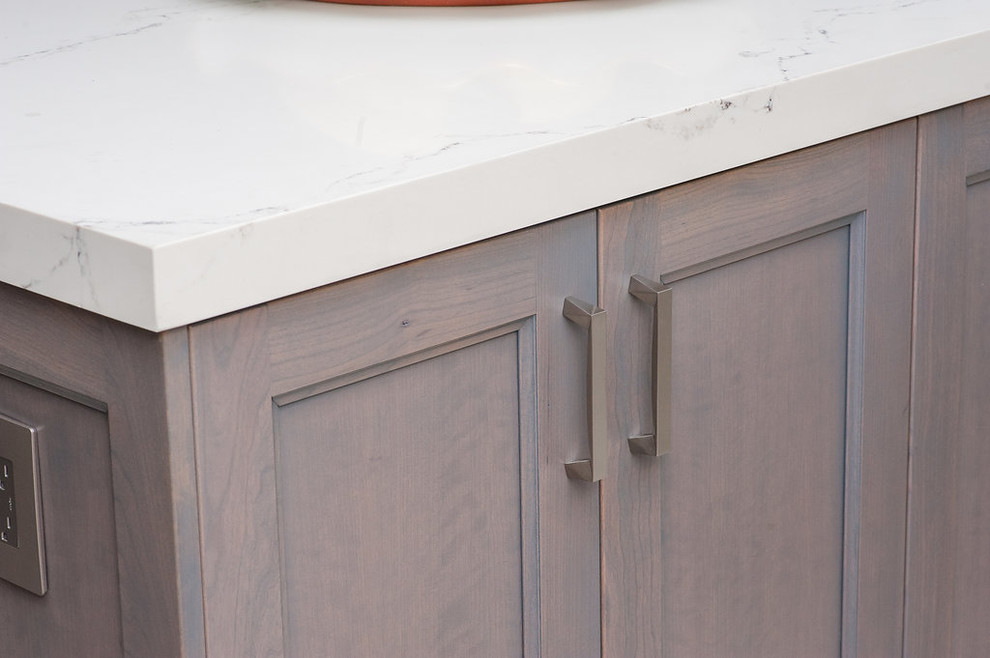 Eat-in kitchen - mid-sized transitional u-shaped porcelain tile and beige floor eat-in kitchen idea in Miami with an undermount sink, shaker cabinets, gray cabinets, quartz countertops, gray backsplash, glass tile backsplash, stainless steel appliances, white countertops and an island