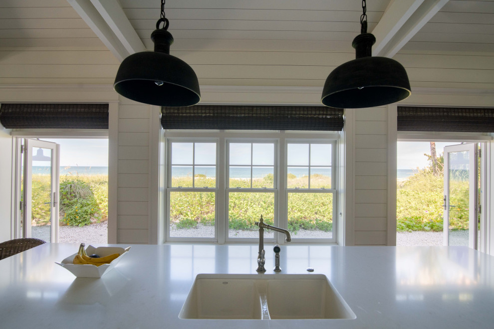 Transitional kitchen photo in Miami