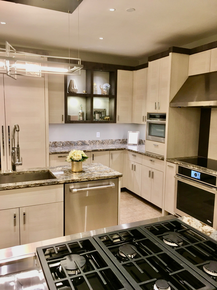 This is an example of a modern kitchen in Jacksonville.
