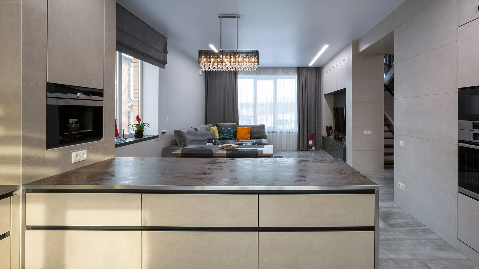 Кухня-гостиная из керамики, текстуры камень, цемент, металл