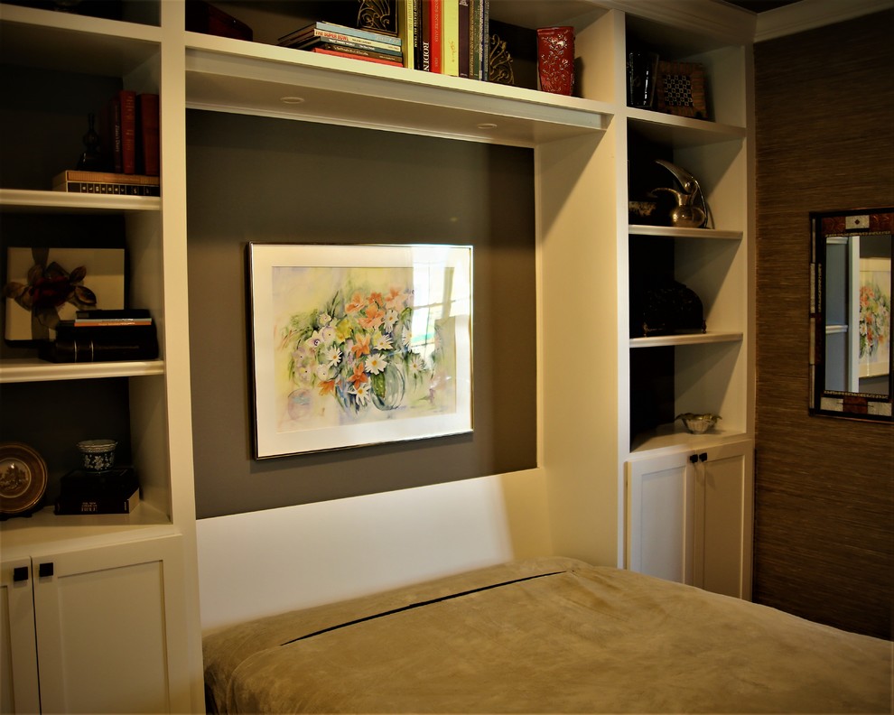 This is an example of a small traditional guest bedroom in Philadelphia with beige walls.