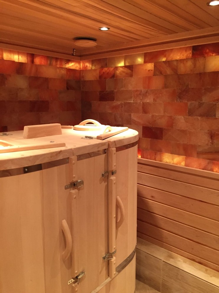 Сауна и комтата с гималайской солью и фитобочкой