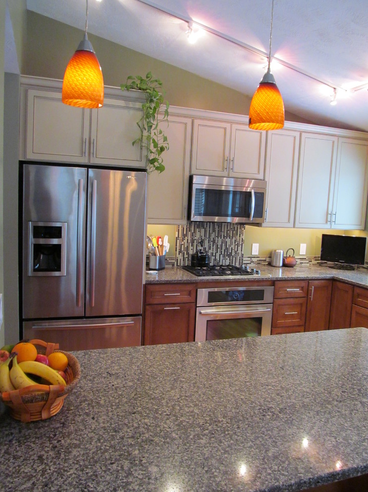 Kitchen - transitional kitchen idea