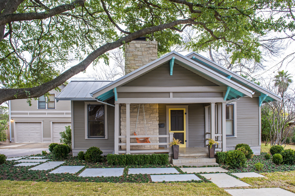 This is an example of a traditional one-storey grey exterior in Austin.