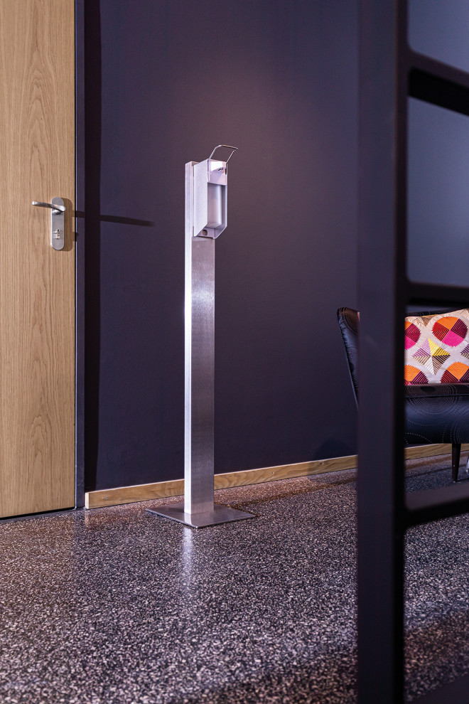 Диспенсер для антисептика, напольный. Материалы: латунь и нержавеющая сталь!