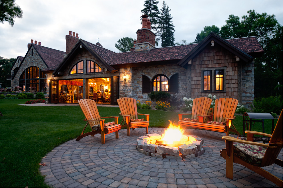 Design ideas for a traditional backyard patio in Minneapolis with a fire feature.