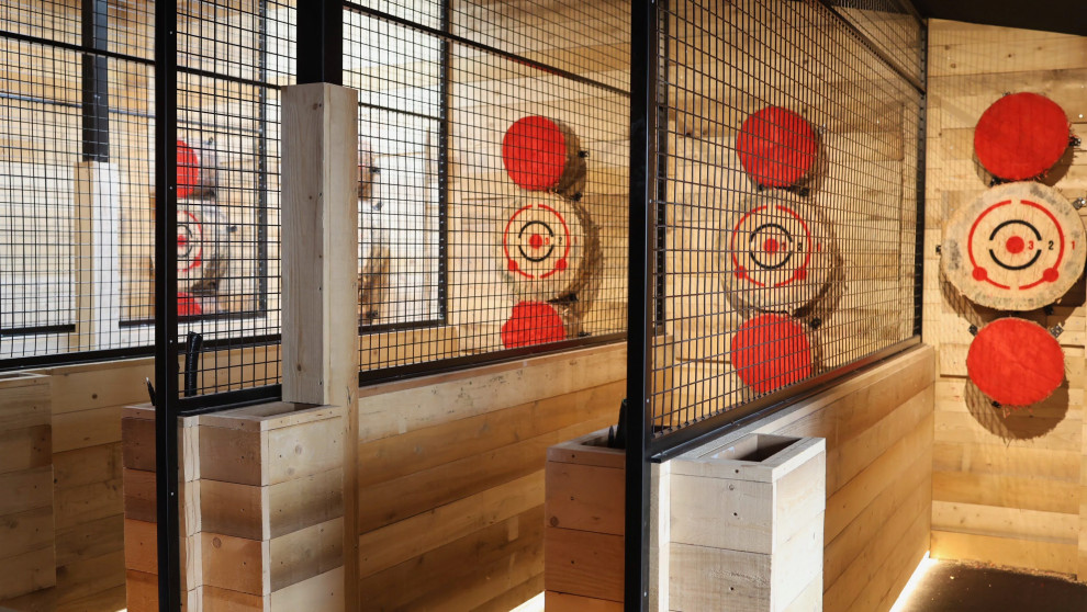 Rénovation totale d'une salle de lancer de haches