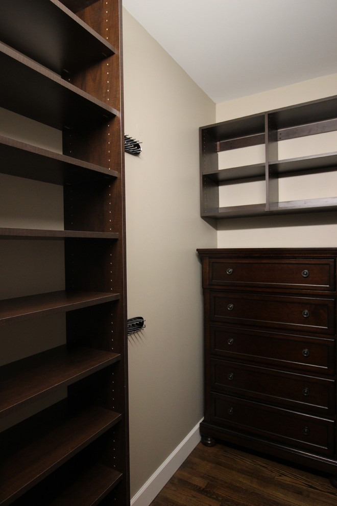 Inspiration for a mid-sized transitional storage and wardrobe in Other.