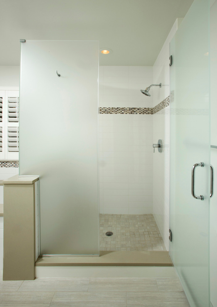 Example of a mid-sized transitional master brown tile and mosaic tile porcelain tile corner bathtub design in DC Metro with an undermount sink, recessed-panel cabinets, white cabinets, quartz countertops, a two-piece toilet and white walls