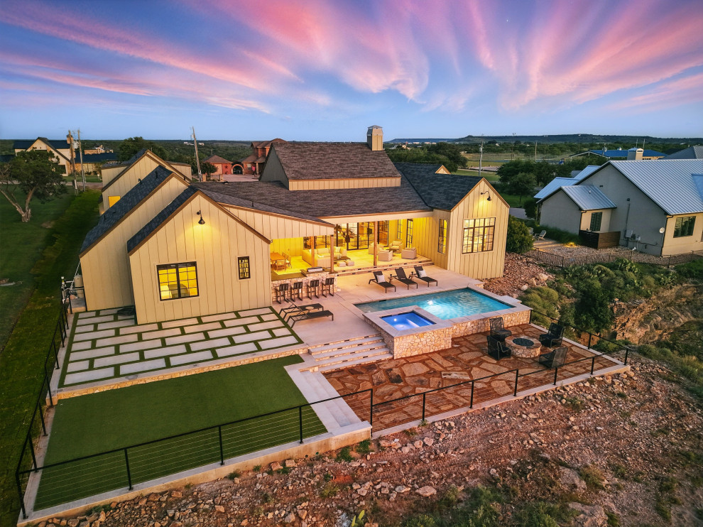 Example of a large minimalist rectangular pool design in Dallas