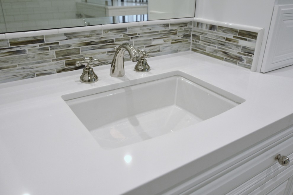 Large transitional master bathroom in Los Angeles with an undermount sink, raised-panel cabinets, white cabinets, quartzite benchtops, white tile and subway tile.