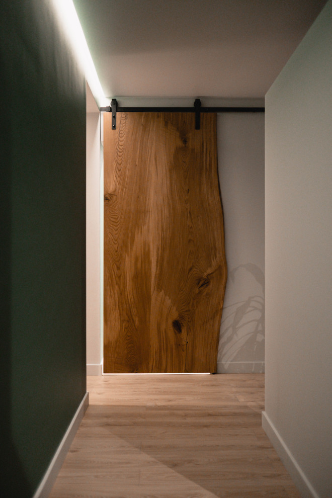 Межкомнатная дверь из слэба дуба в стиле loft в Красноярске