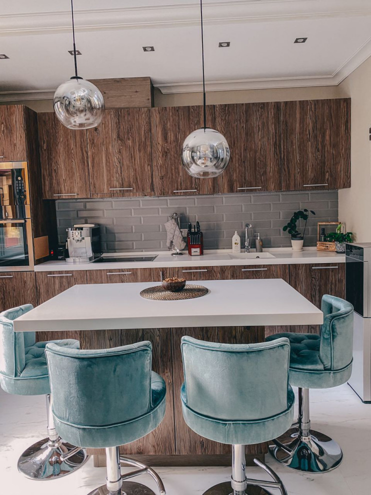 Установка плинтуса и карниза. Жилой квартал «Сколковский»