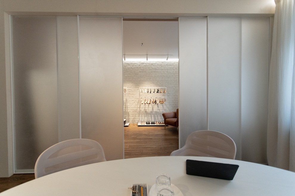 Межкомнатная раздвижная перегородка R1200 raumplus в комнату