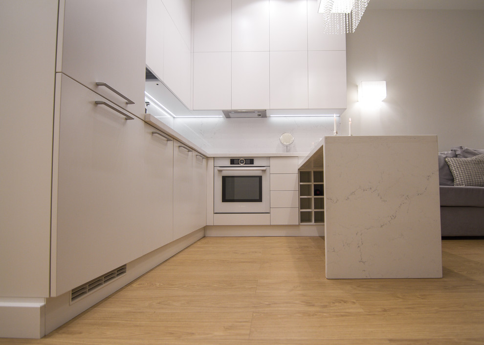 Кухня в стиле хай-тек