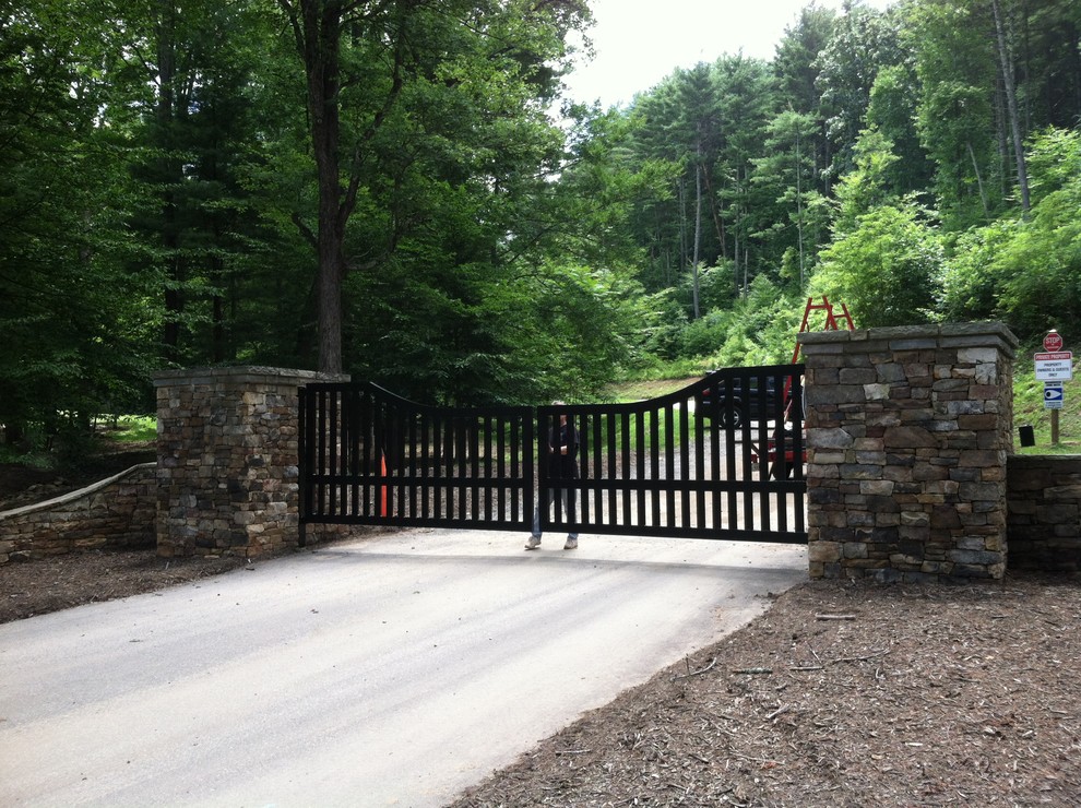 Custom Driveway Gates and Entrance Design - Contemporary - Entry ...