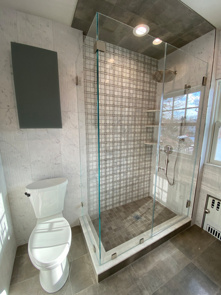 This is an example of a mid-sized contemporary bathroom in New York.
