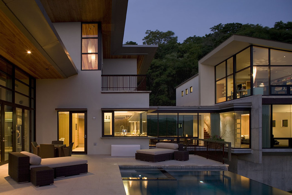 Large contemporary two-storey exterior in Austin.