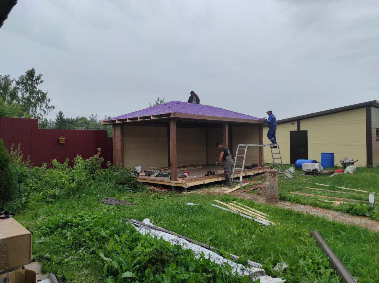 Остекленная беседка с модульным барбекю комплексом