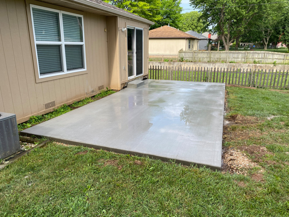 Patio - mid-sized backyard concrete patio idea