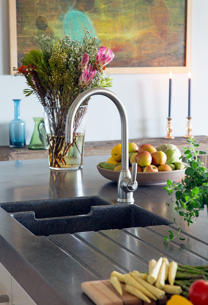 This is an example of a contemporary kitchen in Edinburgh.
