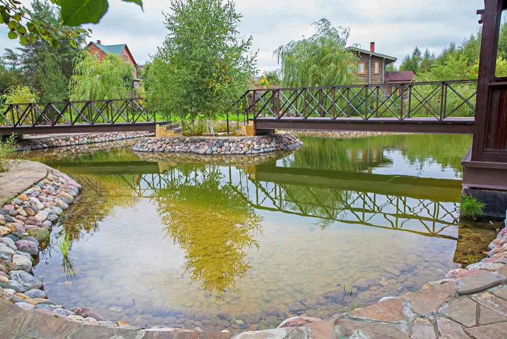 Садовые дорожки и беседка