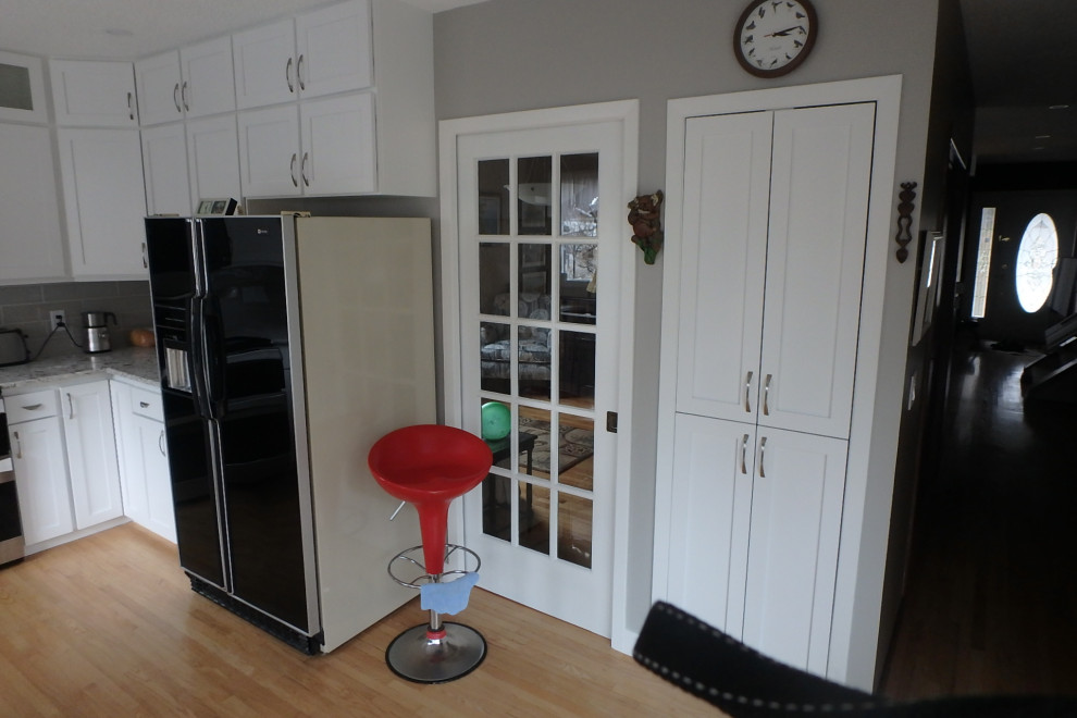 Inspiration for a transitional kitchen remodel in Calgary