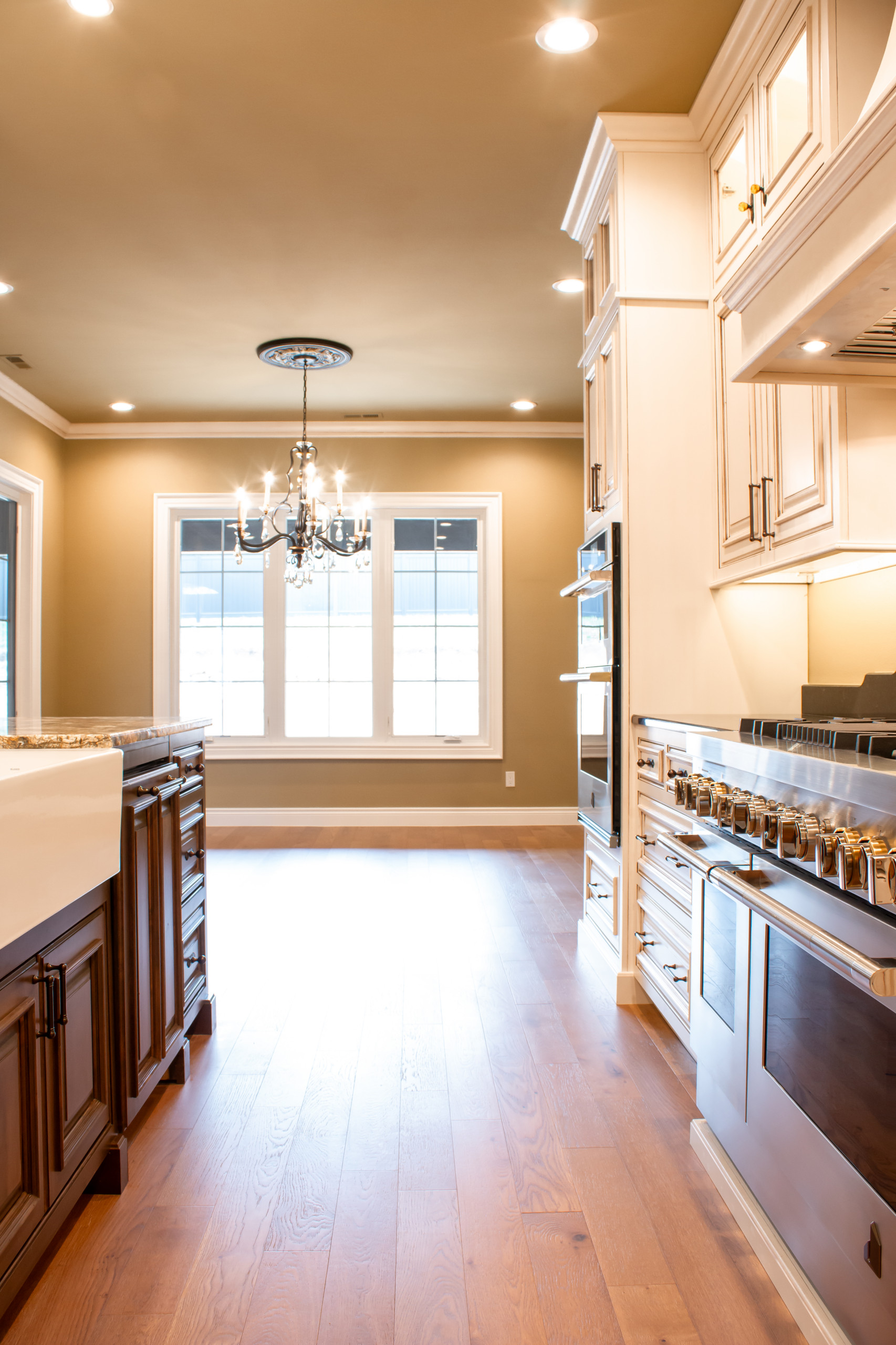 Slocum Custom Home - Kitchen & Wet Bar