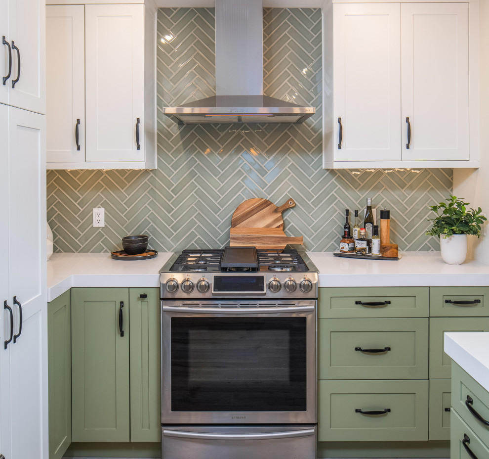 Mid-sized transitional u-shaped eat-in kitchen in San Diego with an undermount sink, shaker cabinets, green cabinets, quartz benchtops, green splashback, ceramic splashback, stainless steel appliances, vinyl floors, no island, grey floor and white benchtop.