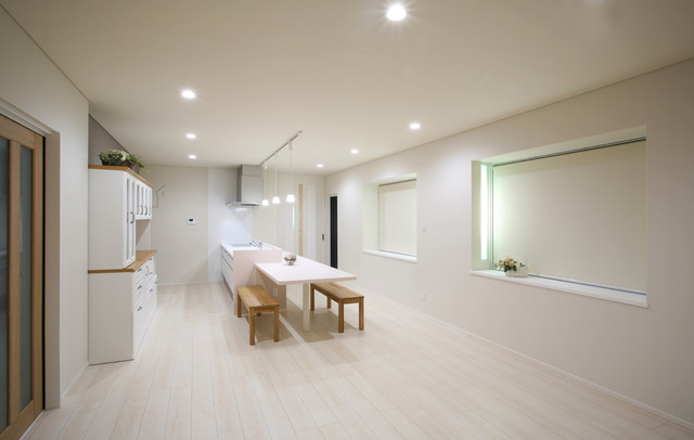 ダイニングバーのある家 moderno-salon