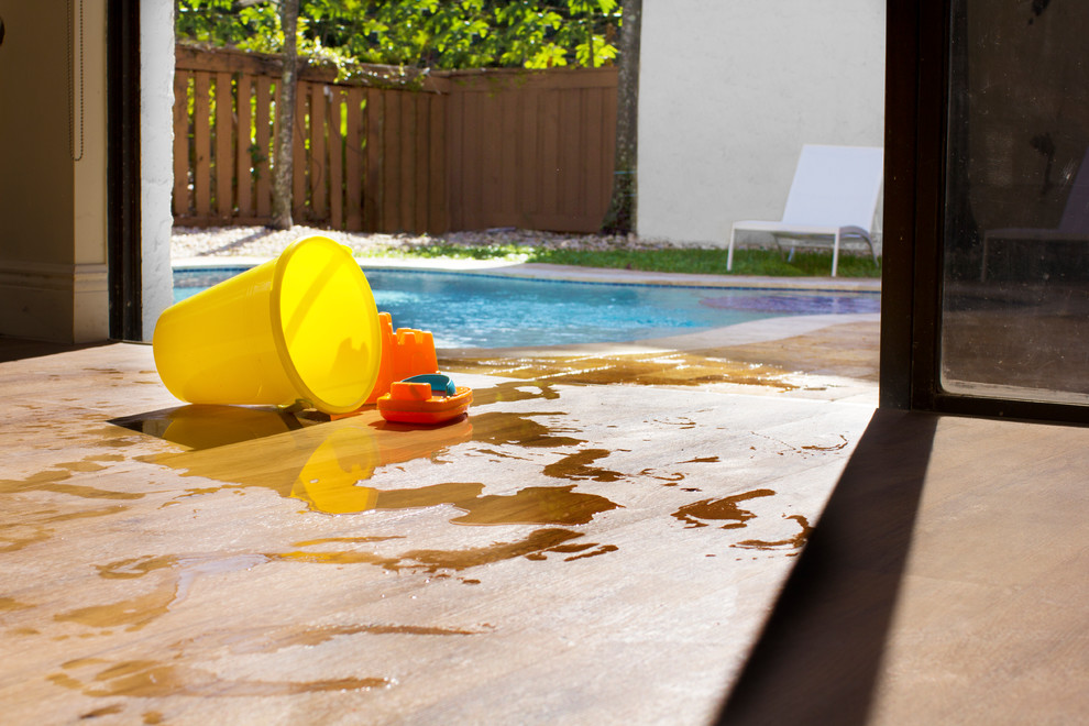 Transitional pool photo in Miami