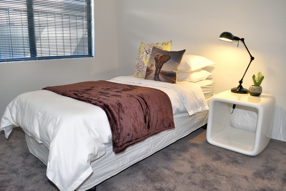 Inspiration for a mid-sized contemporary guest bedroom in Perth with white walls and carpet.