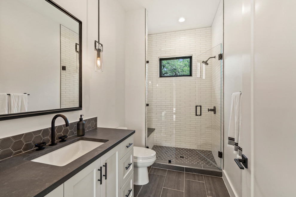 This is an example of a modern bathroom in Austin.