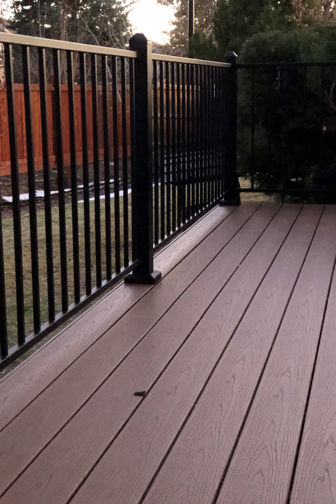 Inspiration for a mid-sized backyard second story metal railing deck remodel with no cover