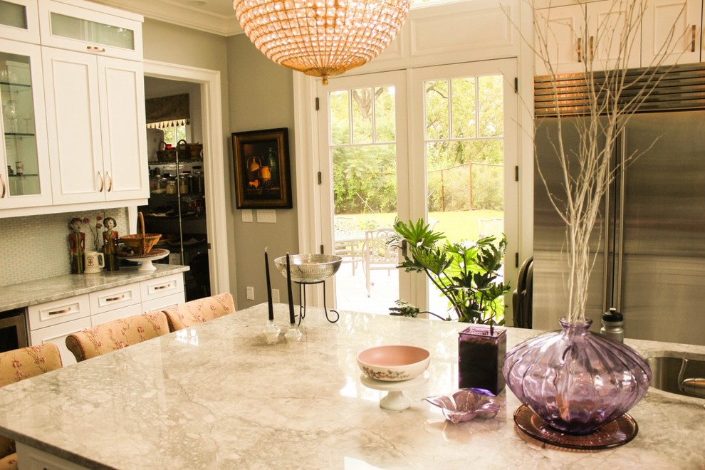 Kitchen - transitional kitchen idea in New York
