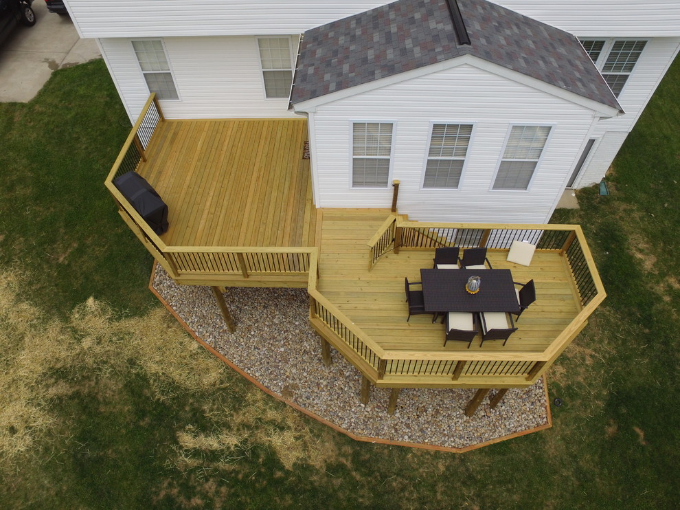 Large arts and crafts deck photo