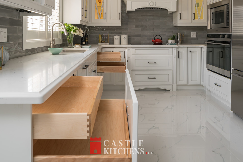 Inspiration for a transitional kitchen remodel in Toronto
