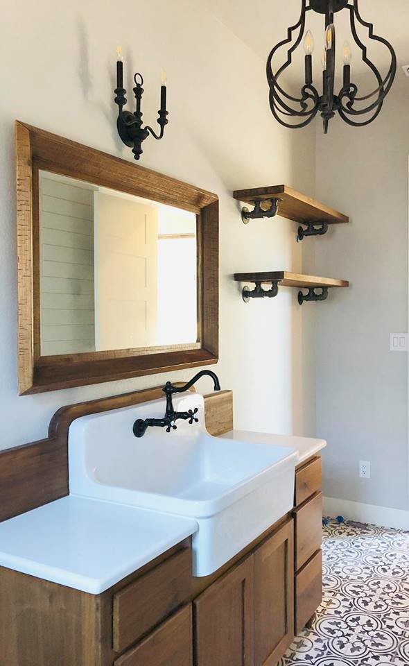 Small country 3/4 bathroom in Austin with shaker cabinets, dark wood cabinets, a two-piece toilet, white tile, grey walls, ceramic floors, engineered quartz benchtops, black floor and white benchtops.