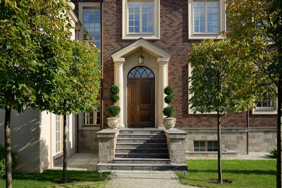 Особняк в стиле прованс с перголой