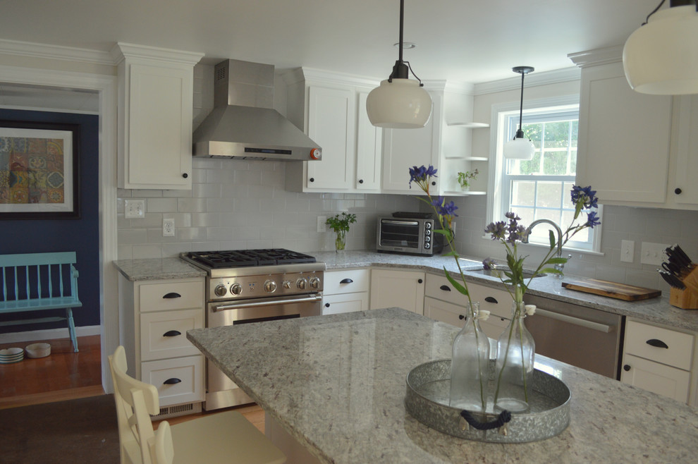 Eat-in kitchen - mid-sized transitional l-shaped light wood floor eat-in kitchen idea in Boston with an undermount sink, shaker cabinets, white cabinets, granite countertops, gray backsplash, subway tile backsplash, stainless steel appliances and an island