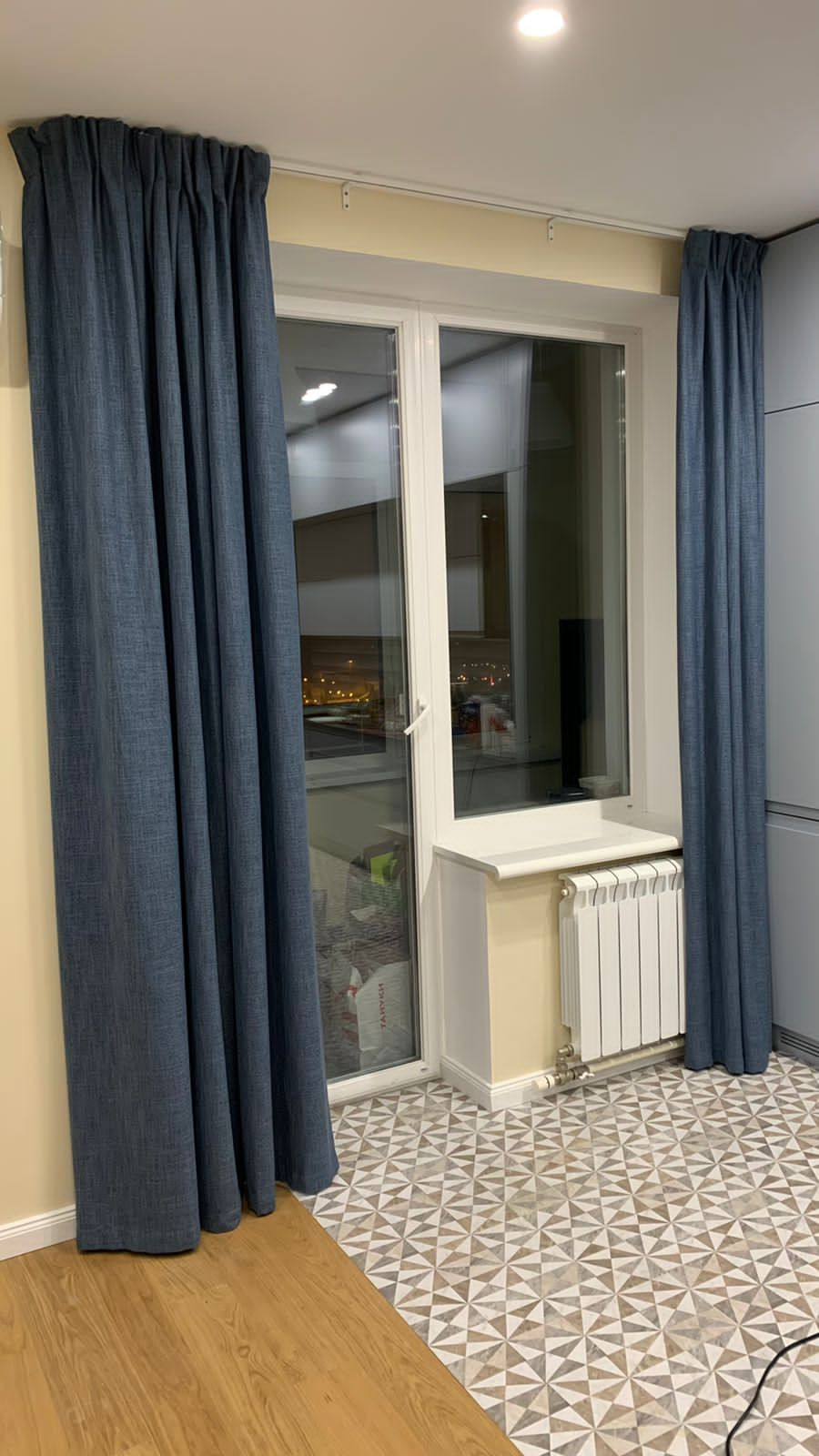 Синие шторы в гостиную на Большой Набережной